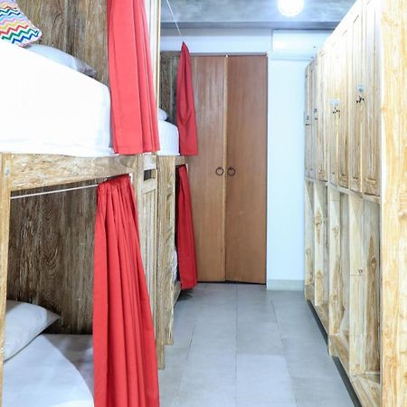 Base Guest House Canggu  Ngoại thất bức ảnh