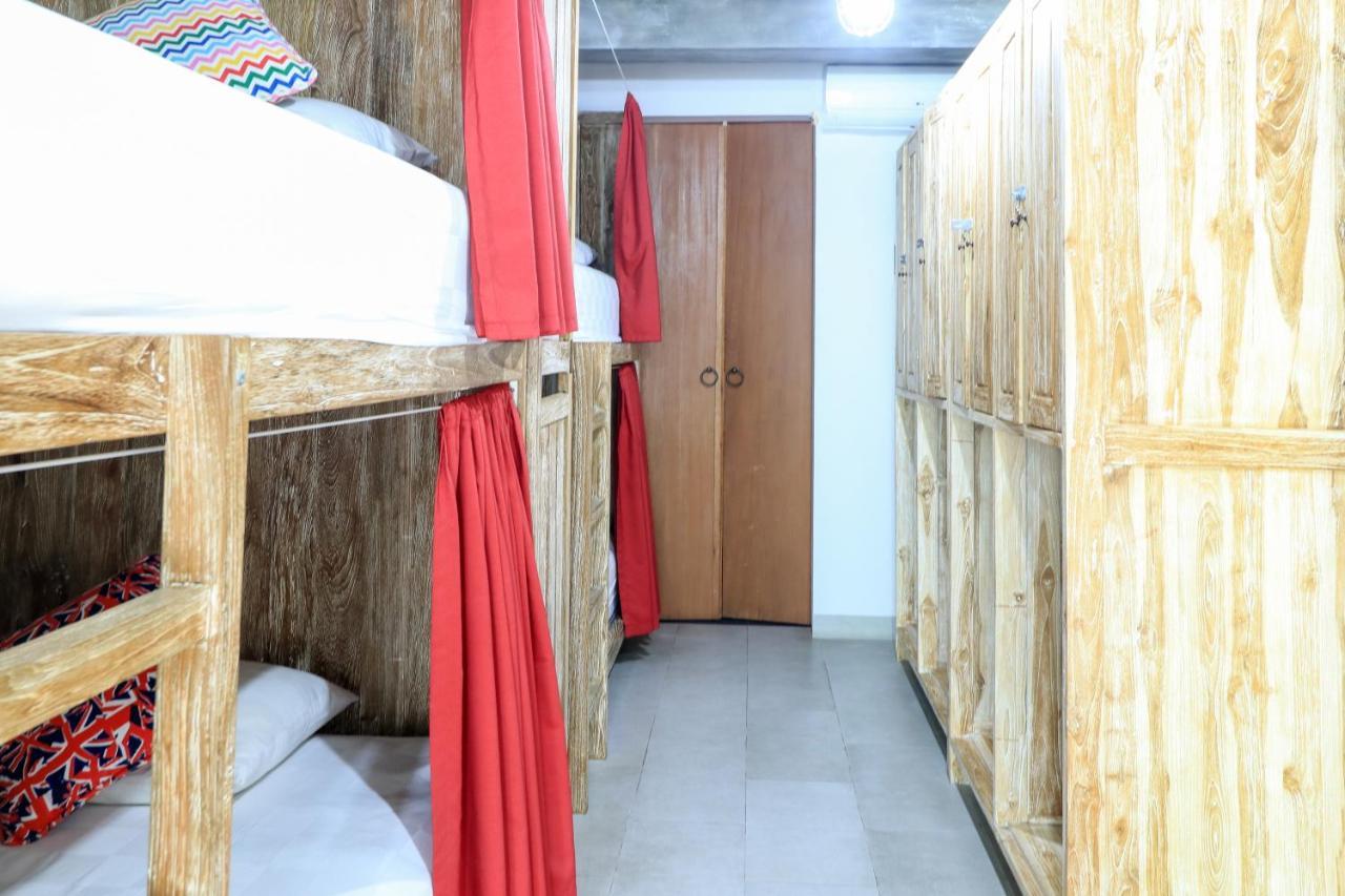 Base Guest House Canggu  Ngoại thất bức ảnh