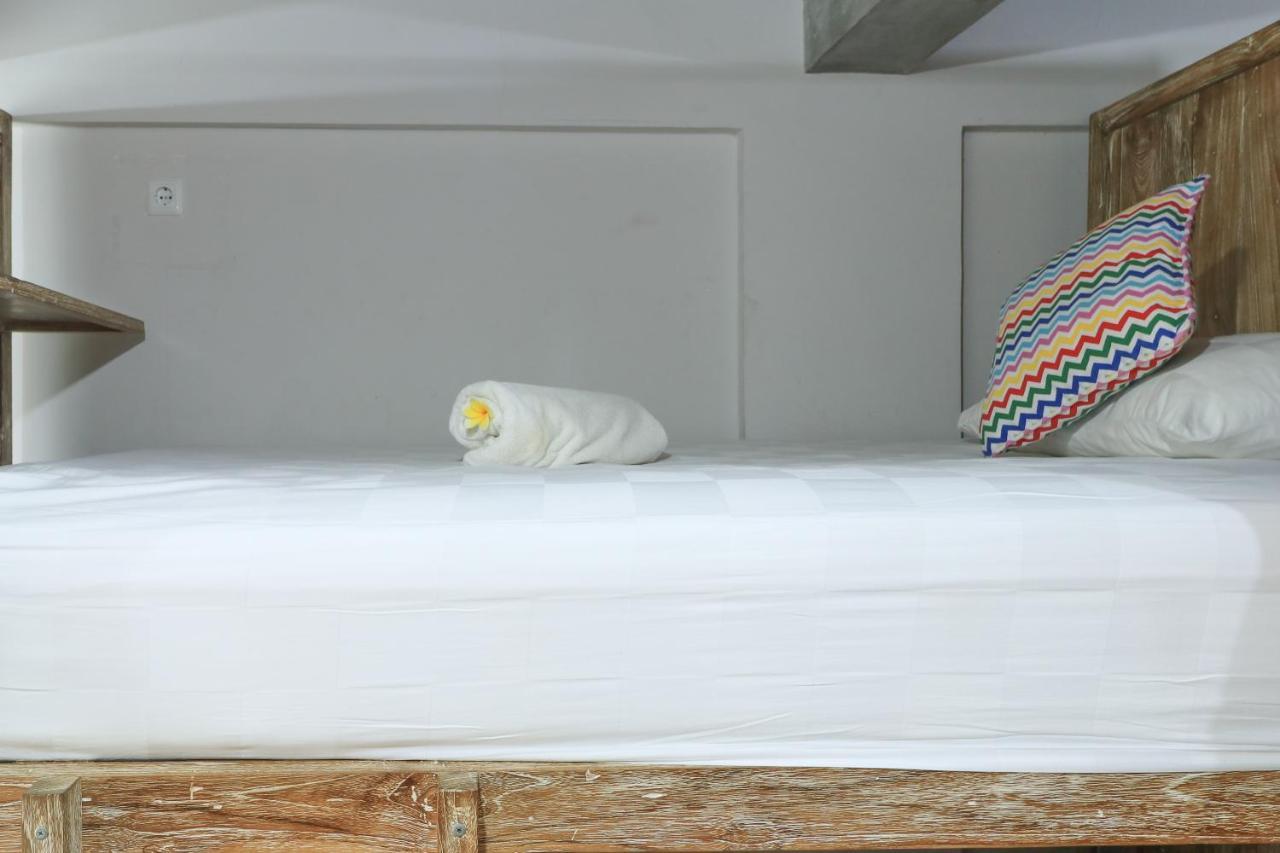 Base Guest House Canggu  Ngoại thất bức ảnh