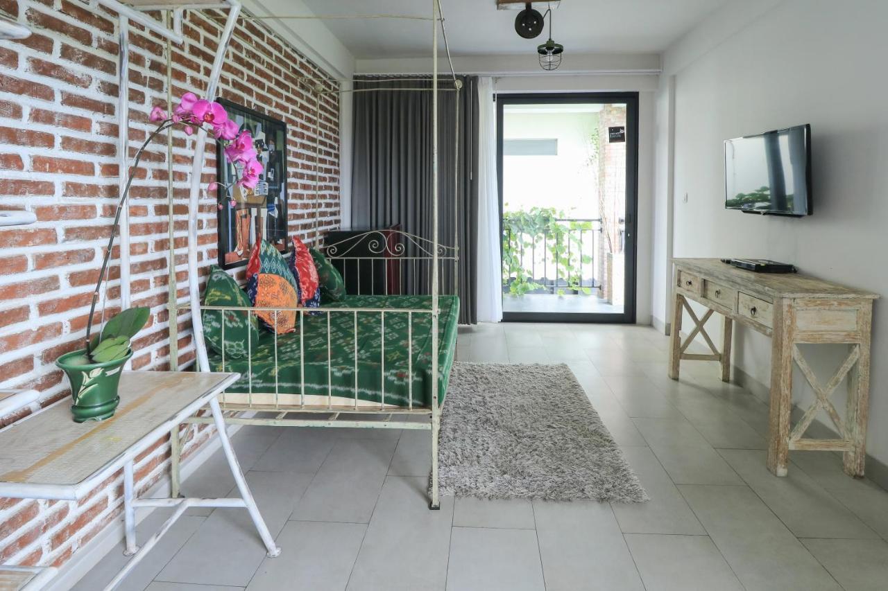 Base Guest House Canggu  Ngoại thất bức ảnh