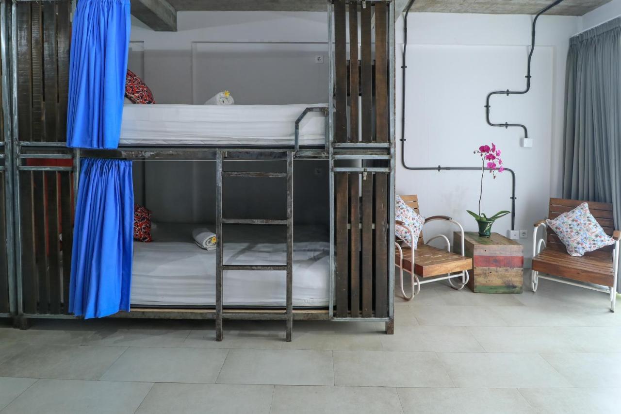 Base Guest House Canggu  Ngoại thất bức ảnh